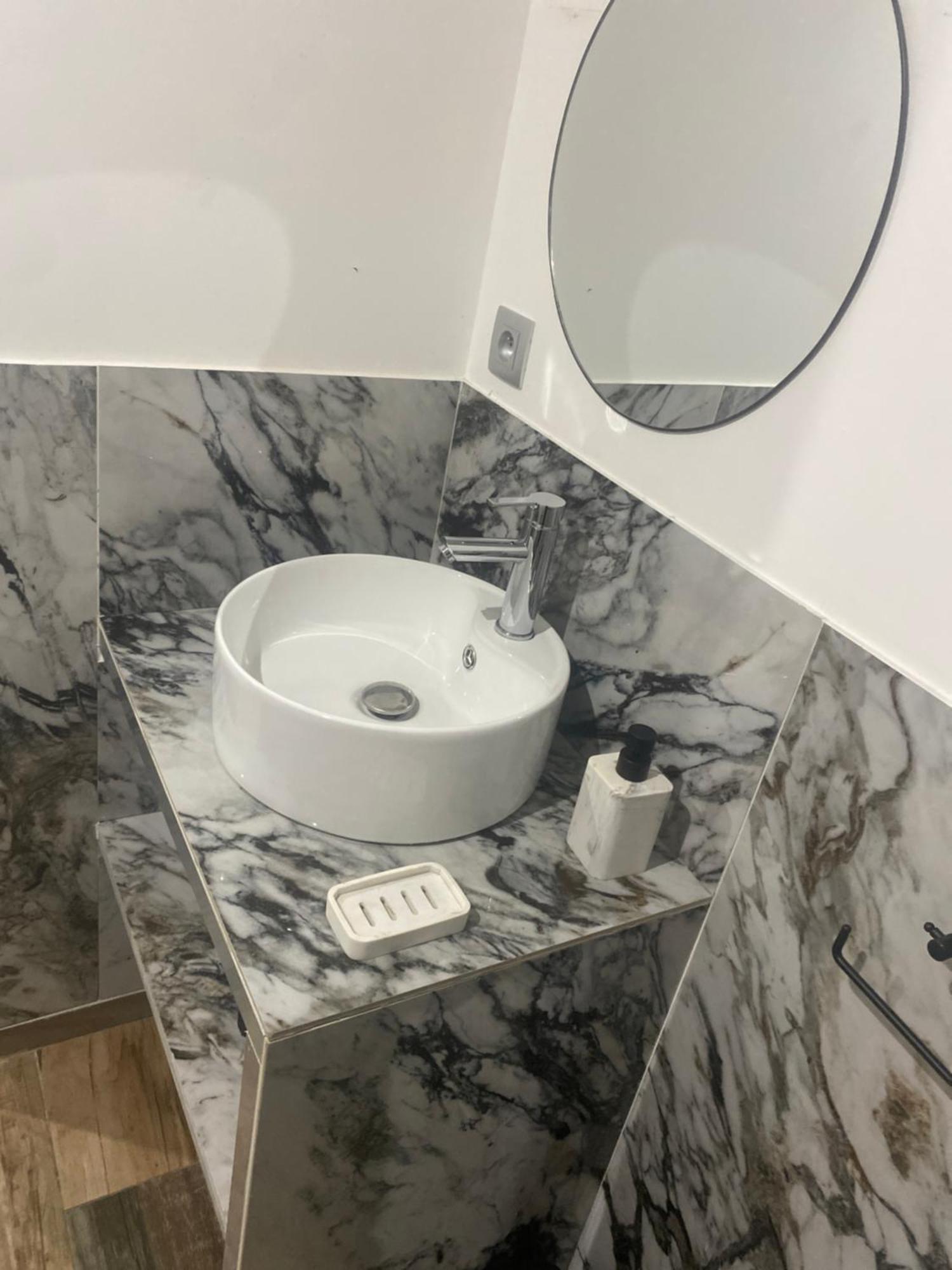 Why Not Jacuzzi Aparthotel Arles Eksteriør bilde