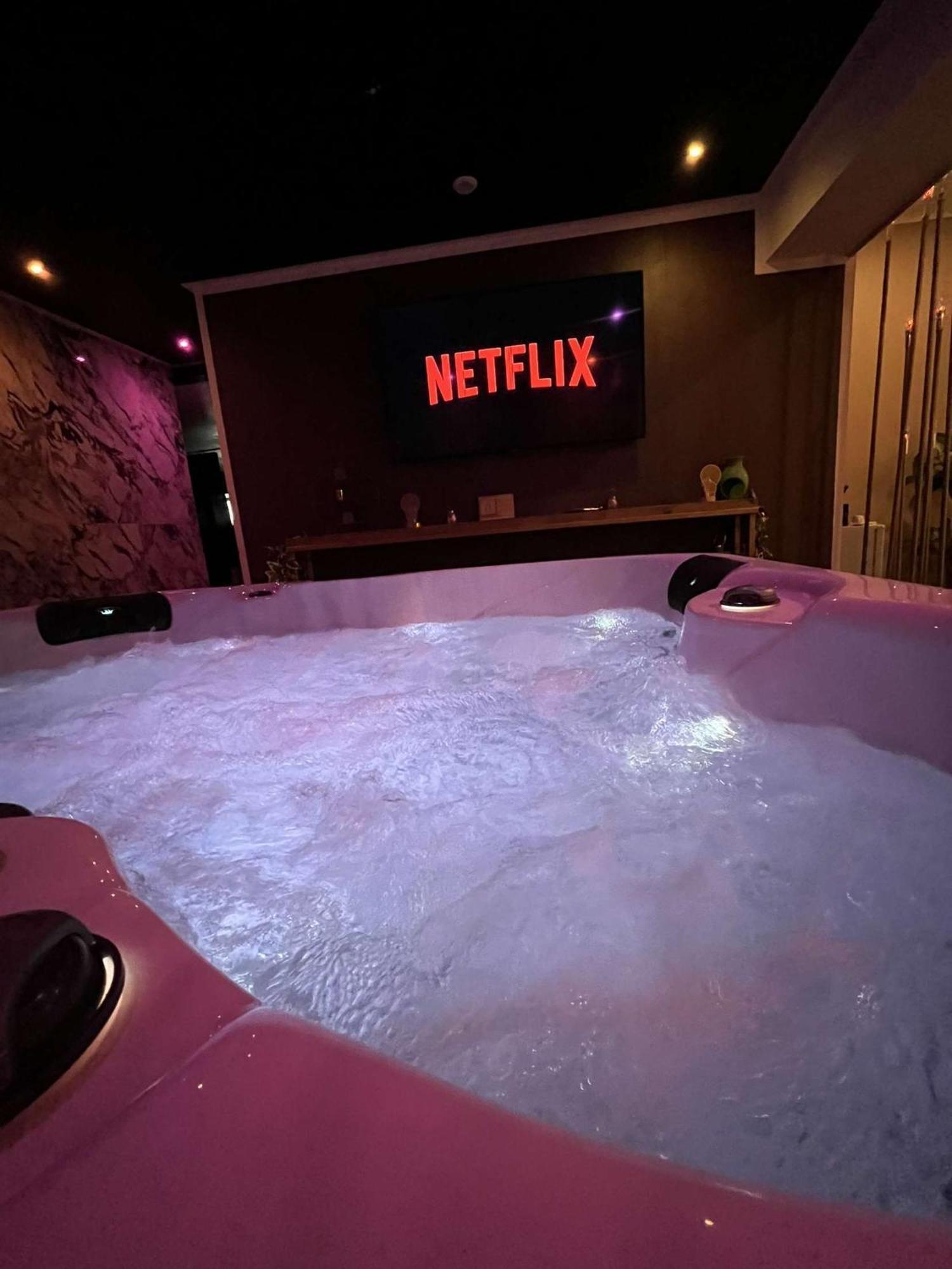Why Not Jacuzzi Aparthotel Arles Eksteriør bilde