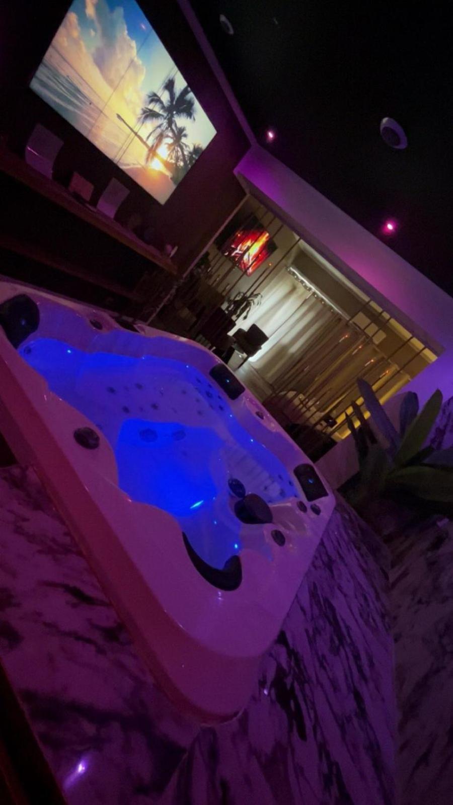 Why Not Jacuzzi Aparthotel Arles Eksteriør bilde